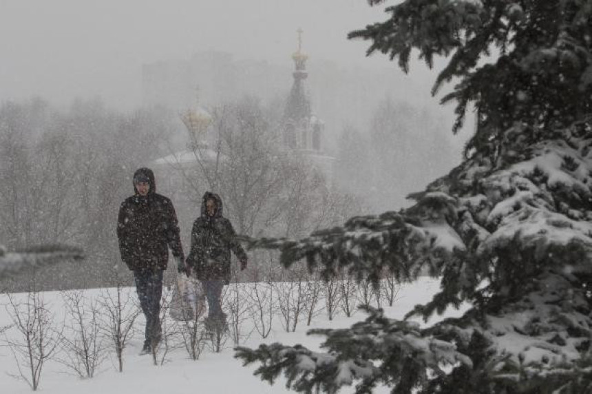 Сњежна олуја паралисала Москву