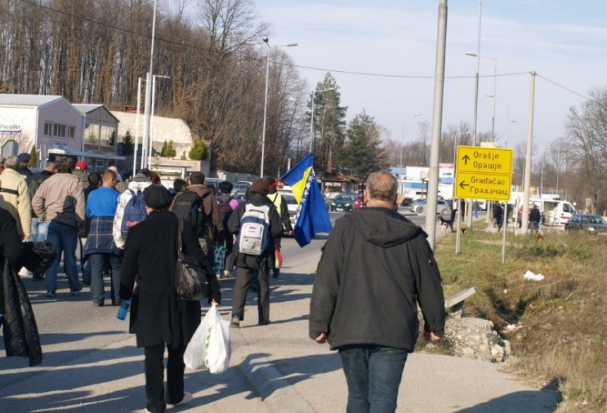 Radnici prepješačili 20 kilometara