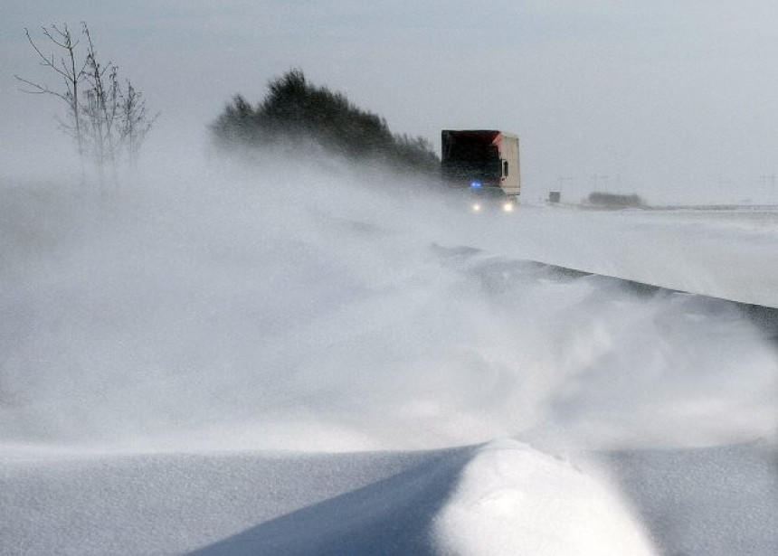 Srbija: Iz smetova spašeno 17 osoba