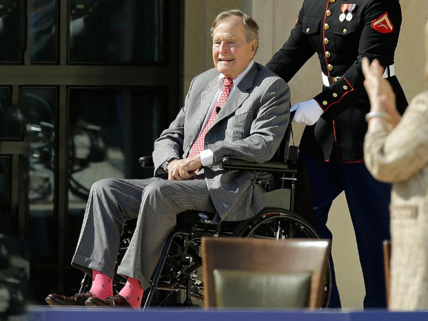 Џорџ Буш старији пуштен из болнице