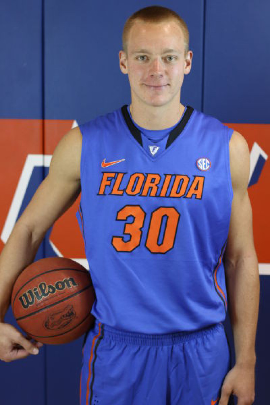 Video: Kurc ustao na lijevu nogu!