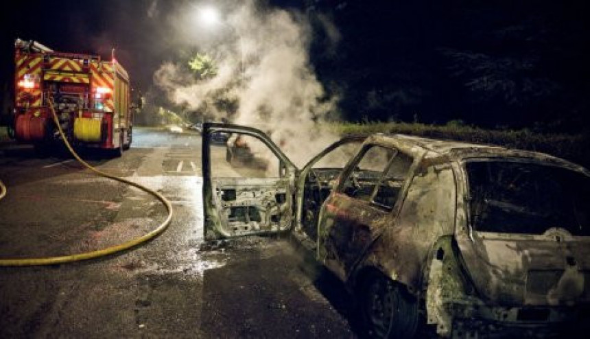 У Француској изгорело 940 аутомобила