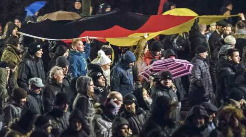 Митинзи и контрамитинзи широм Њемачке