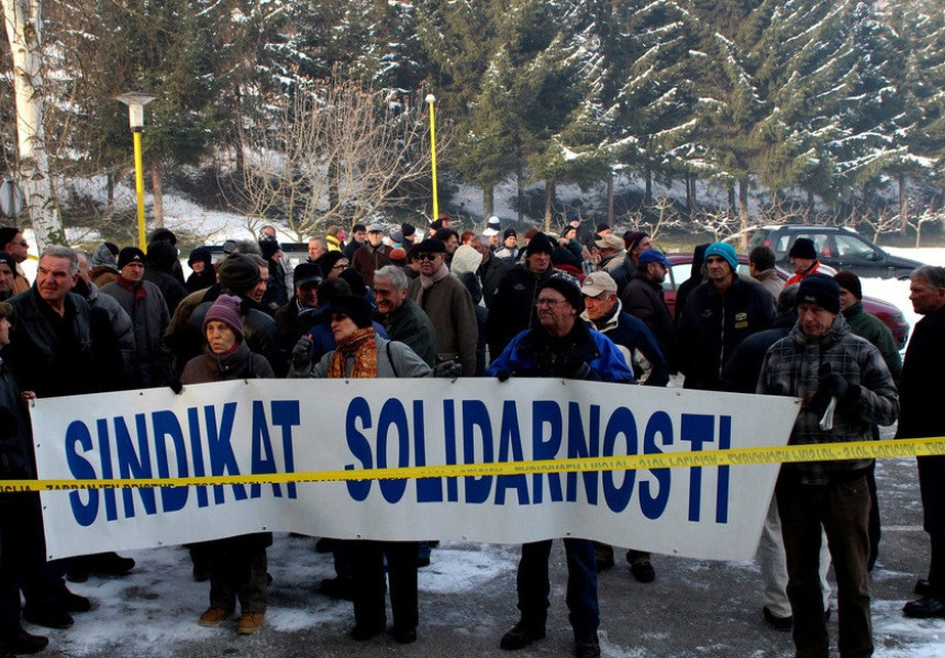 Поново протест радника у Тузли