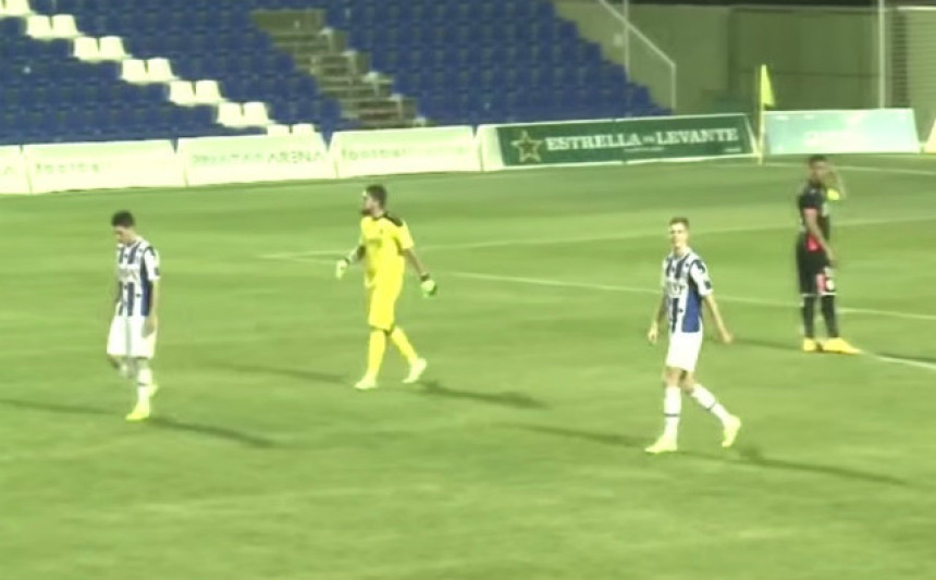 Video: Kakva namještaljka! Šta vi mislite?!