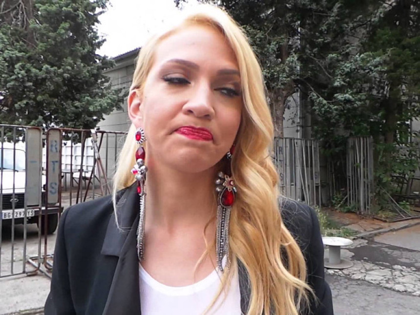 Pjevačica preživjela dramu zbog kvara aviona