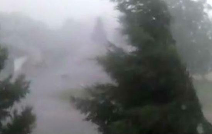 Trebinje: Vjetar nosio sve pred sobom 