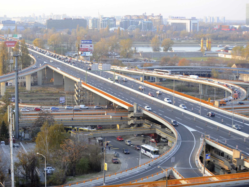 Beograd: Muškarac skočio s "Gazele"