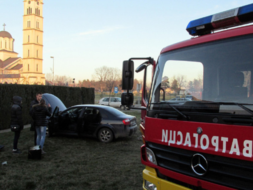 Bijeljina: Gorio automobil