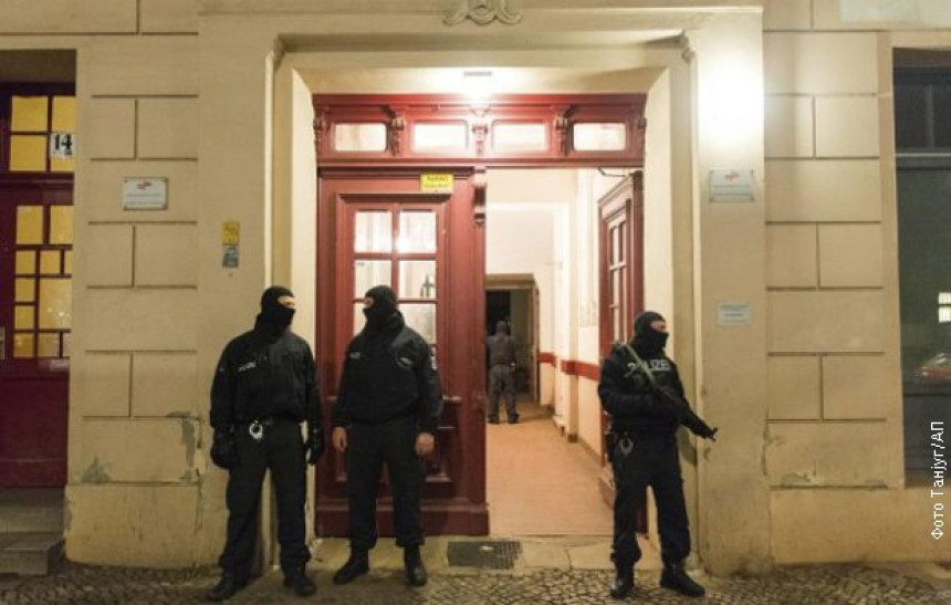 Racije i hapšenja u Berlinu i Parizu