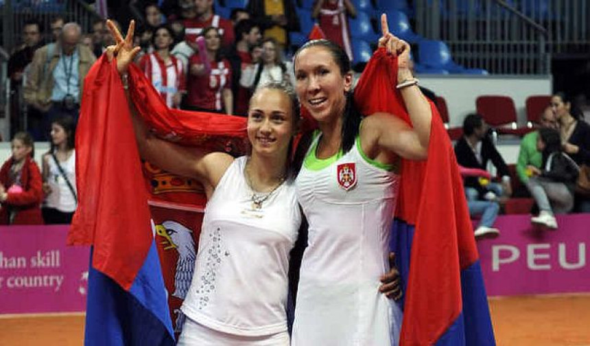 AO: Nema više Srpkinja - sve poispadaše!