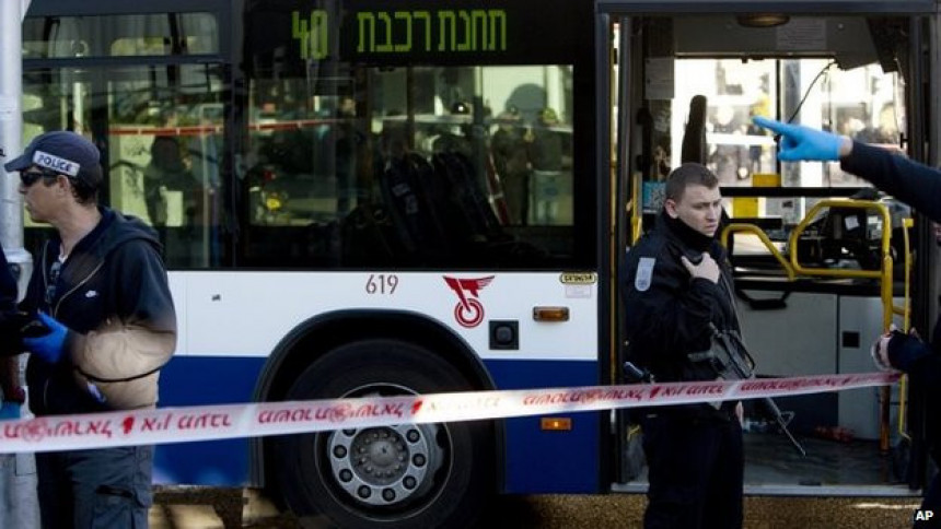 Izbodeno devet ljudi na autobuskoj stanici