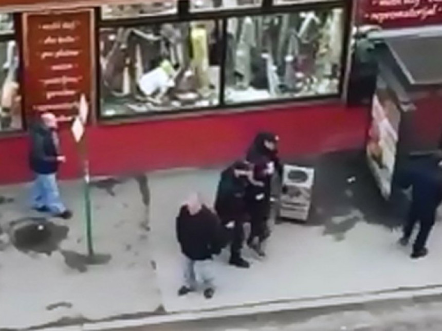 Pogledajte kako izgleda hapšenje žene zbog "bus-plus" karte