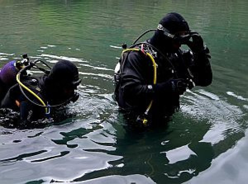 Džip sletio u jezero, dvije žrtve