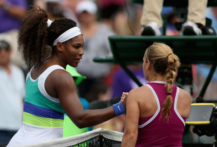 AO: Serena rutinski i silovito do 1/2-finala