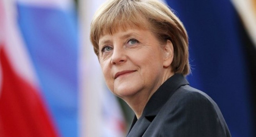 Меркел искључује смањење дуга Грчкој