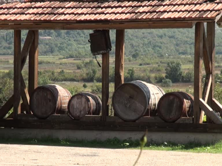 Vlada Srpske gasi male vinarije?