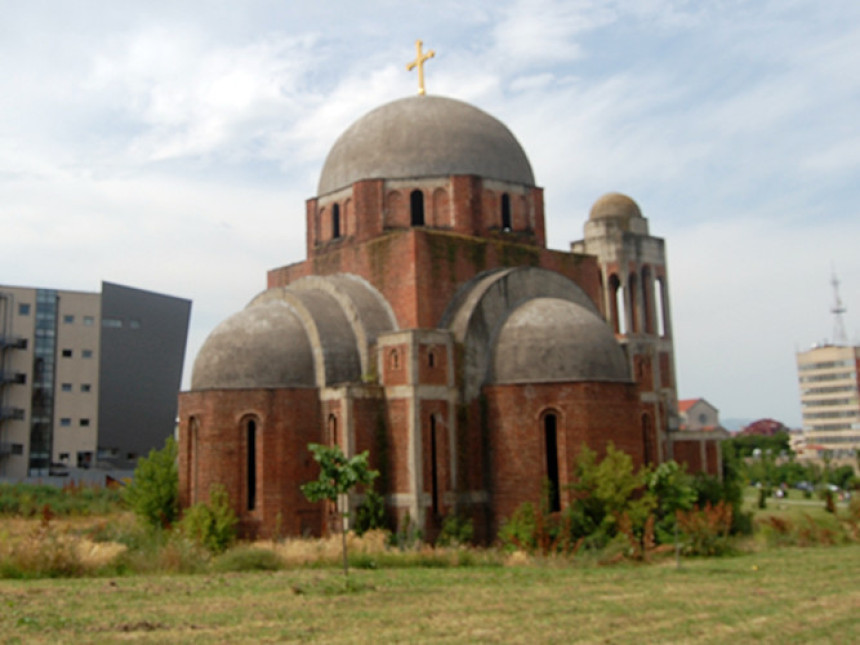 Албанци пријете рушењем цркве