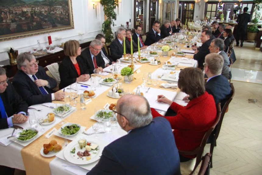 Vasković: Dodikovi stilovi Puzanja