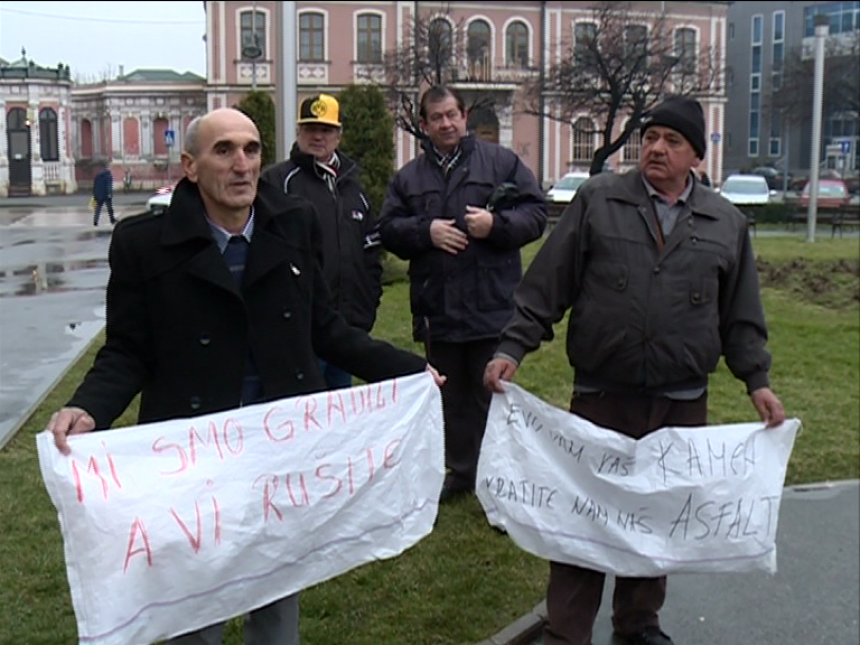 Бијељина: Протест становника Дворова