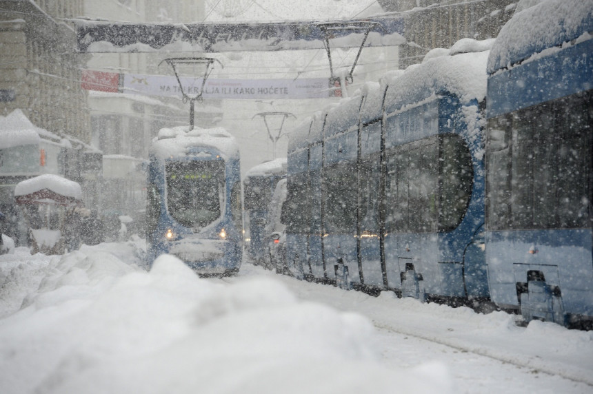 Snijeg i olujni vjetar u Hrvatskoj