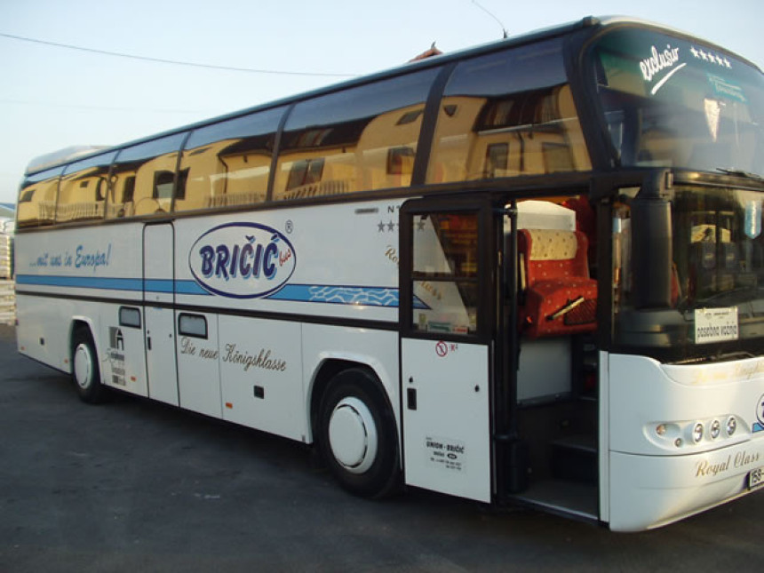 Zapalio se autobus u Lončarima