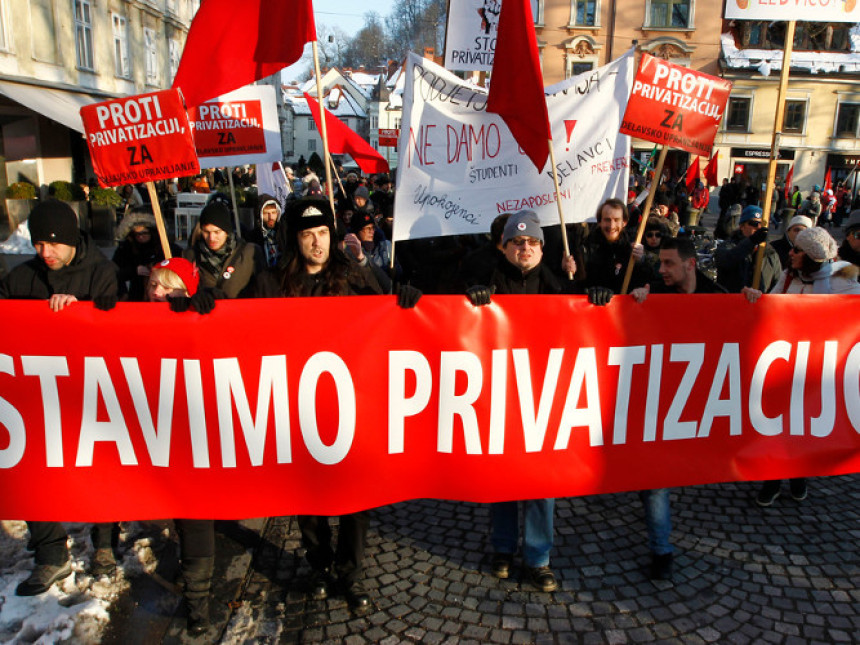 Словенци против приватизације