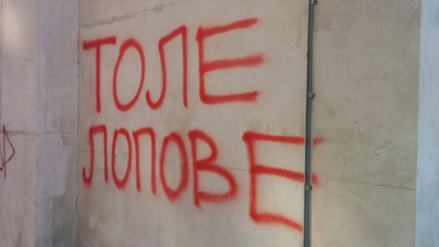 Tole: Obrišite grafite ili tužim Beograd!