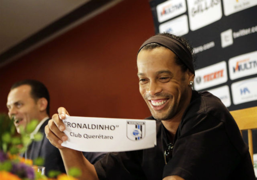 Ronaldinjo raskida sa Meksikancima i...