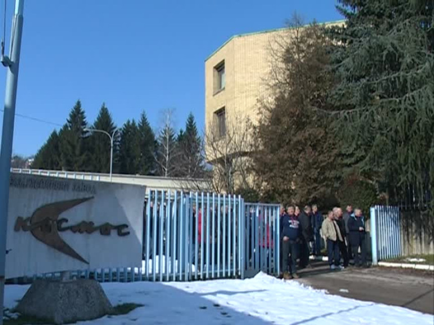 Radnici blokirali kapije “Kosmosa”