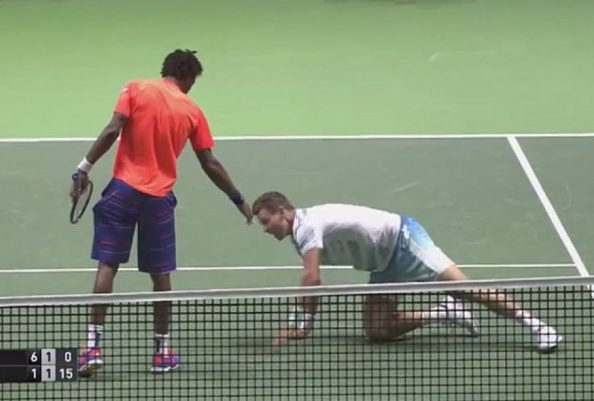 Video: Evo što ljudi obožavaju Monfisa!