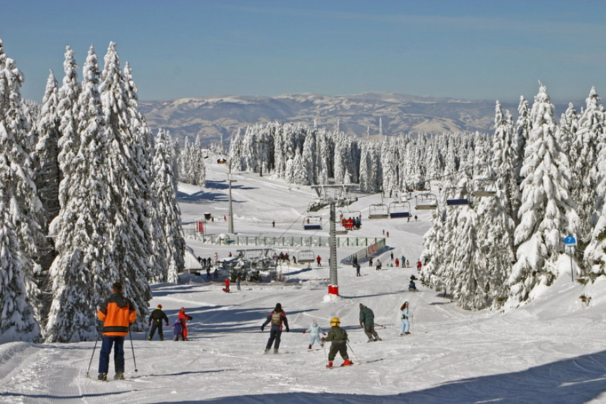 Рекордан број скијаша на планинама у Србији