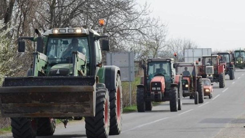 Протест пољопривредника на прелазу Каменско
