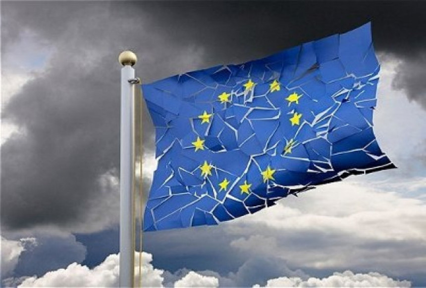 До 2025. распад Русије и осипање ЕУ