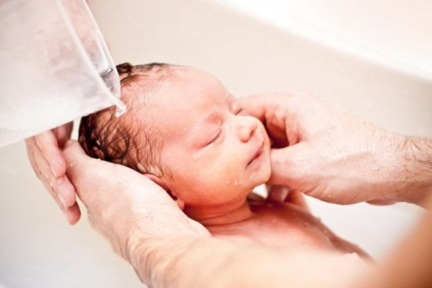 Velika Britanija odobrava začeće bebe od DNK tri osobe