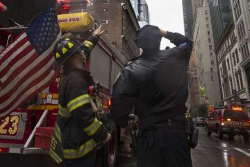 Дјелимично се урушила зграда на Менхетну