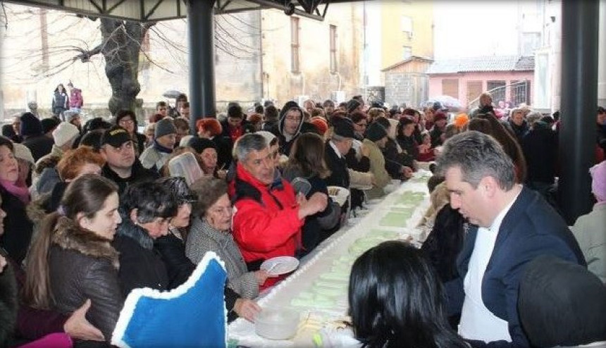 Torta za rođendan Bihaća duga 60 metara