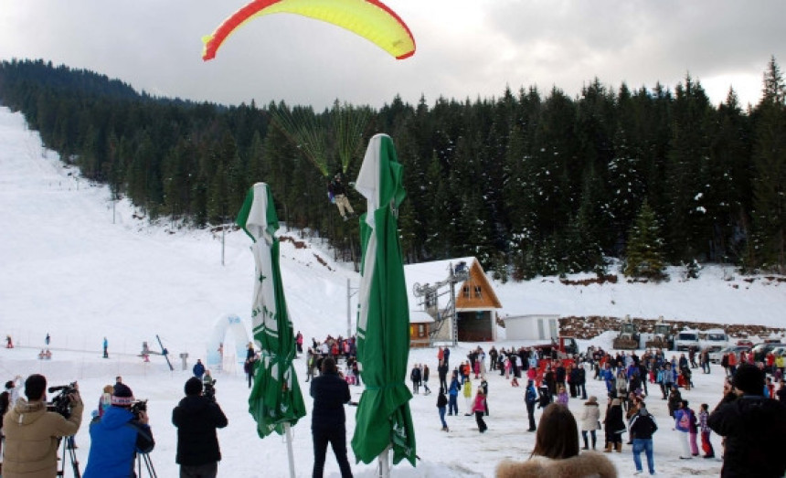 Ministarka sporta svečano otvorila ilegalno skijalište 