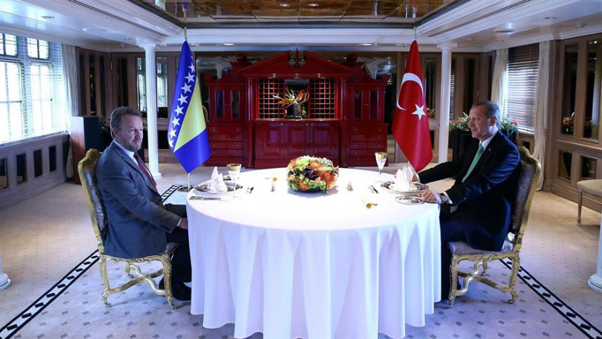 Састанак Ердогана и Изетбеговића на јахти