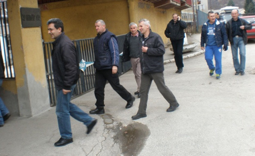 Радници: Продајте цијели ФАП