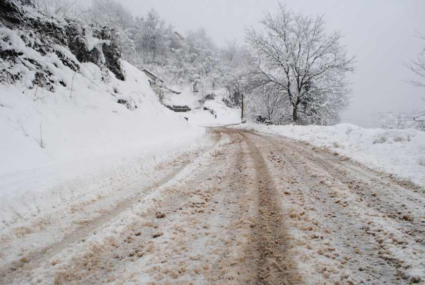 Zbog snijega problemi na putevima u BiH