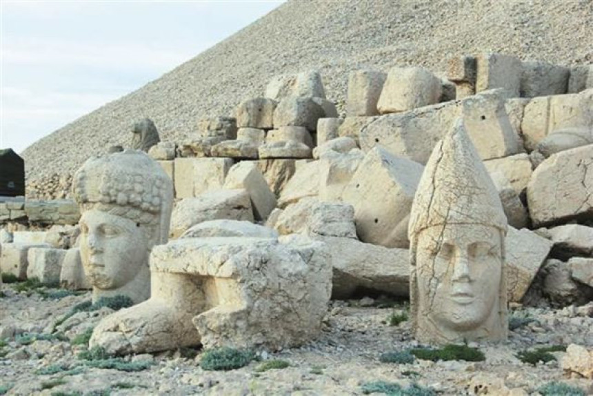 Исламска држава уништила древни асирски град