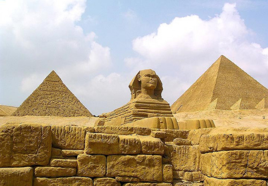 Туристи снимили порно филм код египатских пирамида