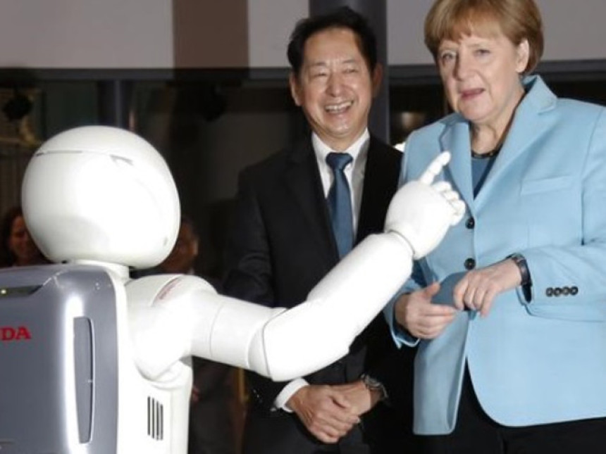 Robot Asimo "iskulirao" Merkel