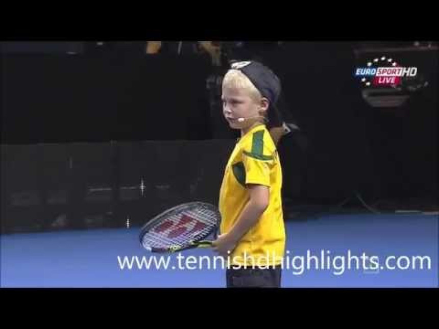 Video: Kakav lob klinca preko Federera!