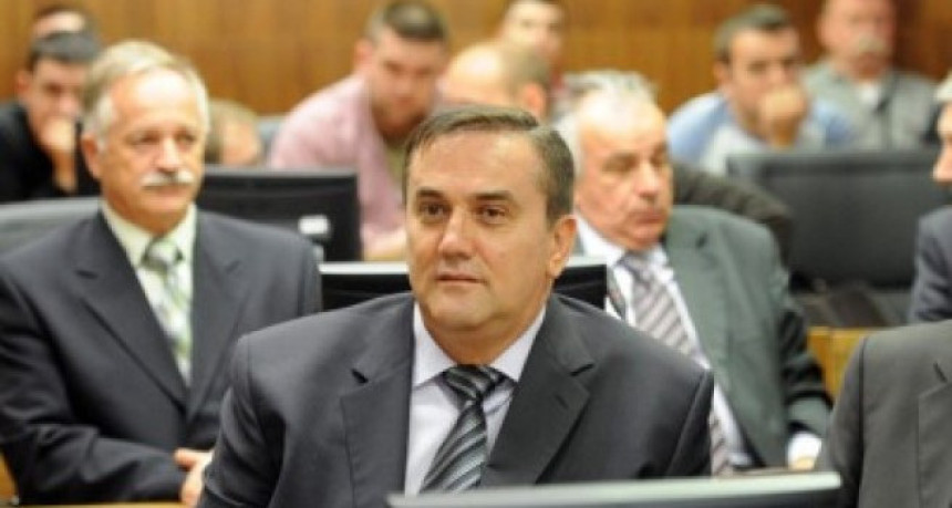 Dodik da pozove Radišića da se preda  