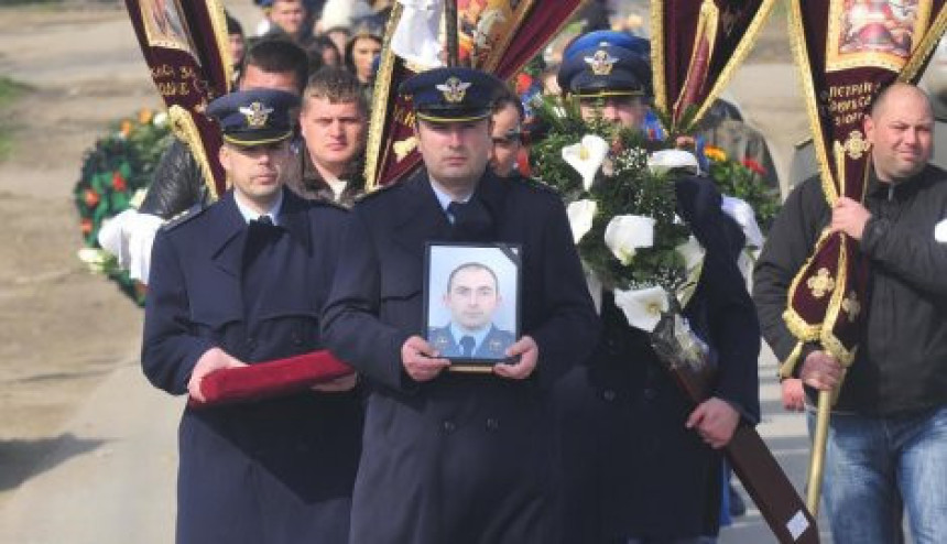 Сахрањен пилот Милован Ђукарић