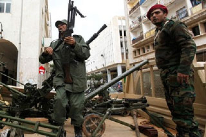 ISIL oteo 20 medicinara, među njima i Srbi