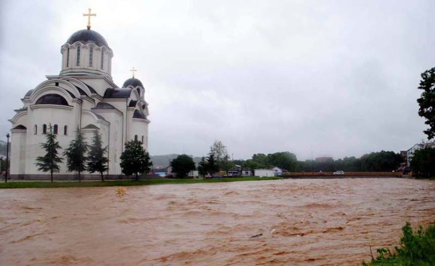 Спашен дјечак из набујале Колубаре