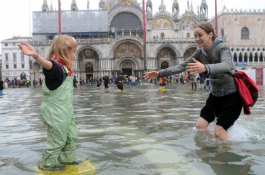 Poplavljen Trg Svetog Marka, Venecija u pripravnosti